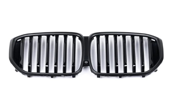 Решетка радиатора
 BMW 51135A67CC6