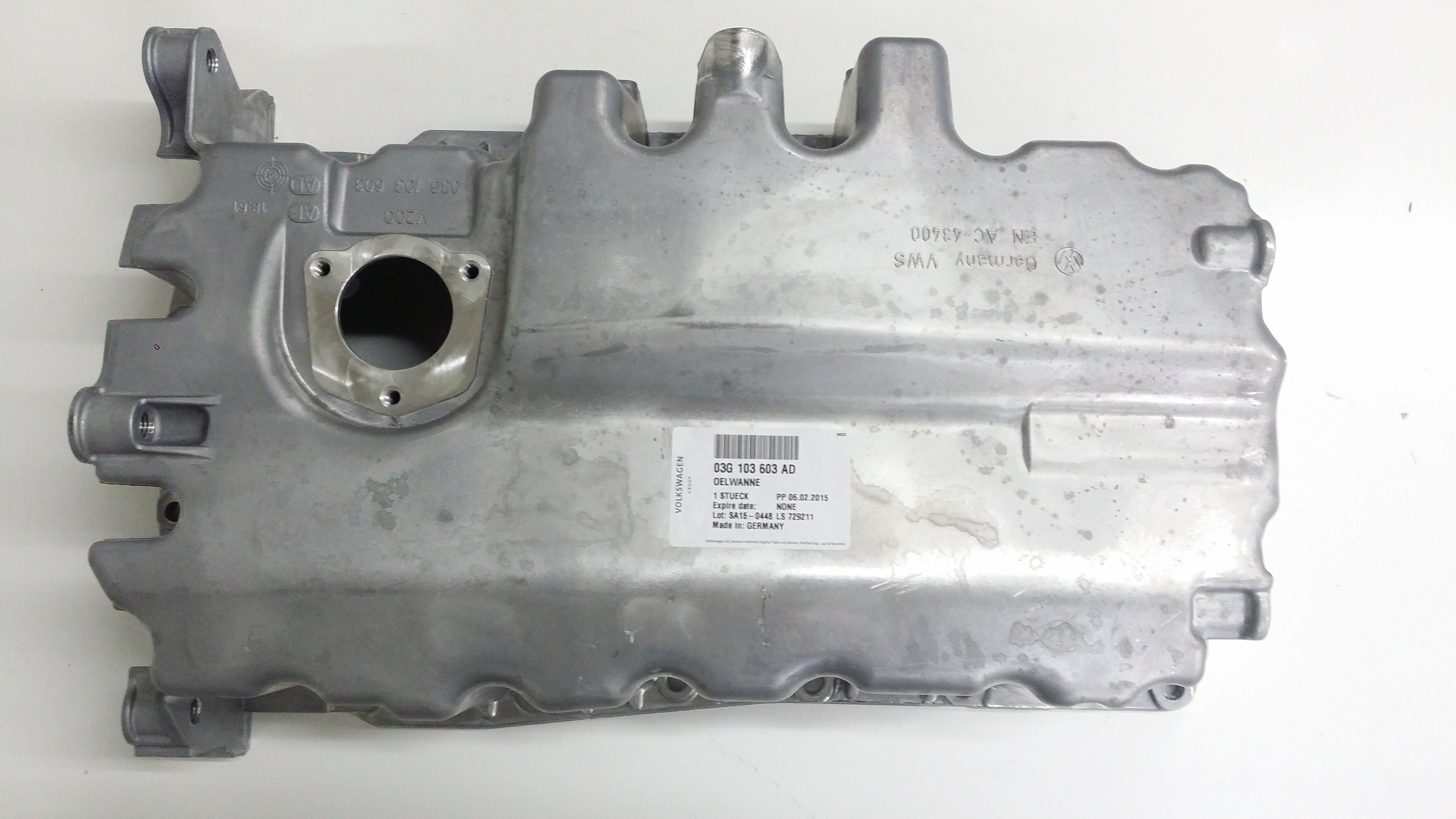 масляный поддон с отверстием
 VAG 03G103603AD