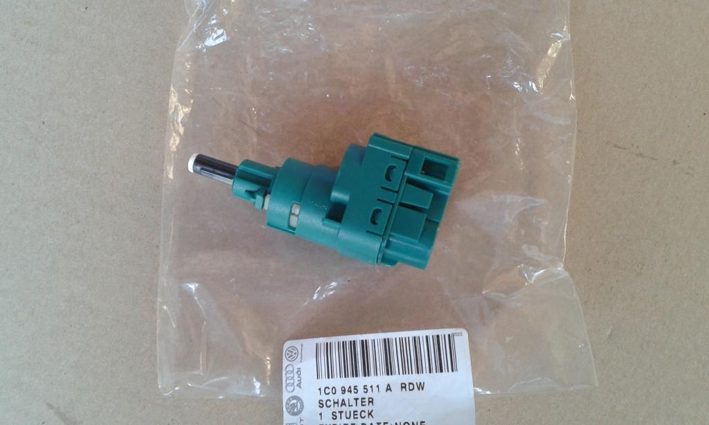 Выключатель стоп-сигнала
 VAG 1C0945511ARDW