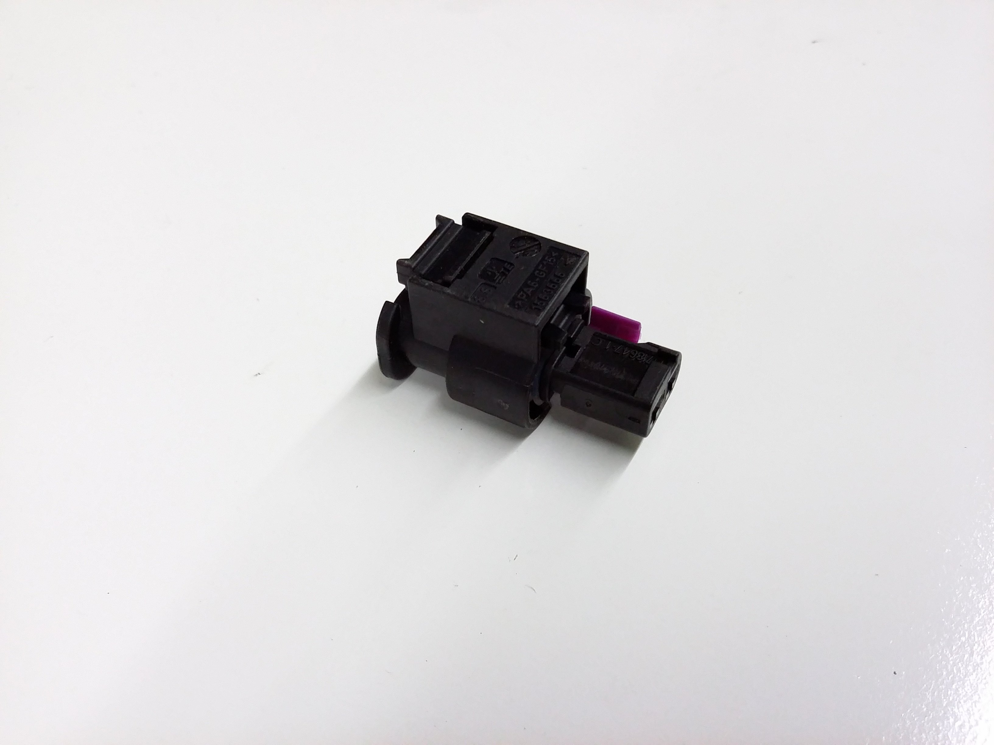 Корпус плоского разъема
 VAG 4H0973702A