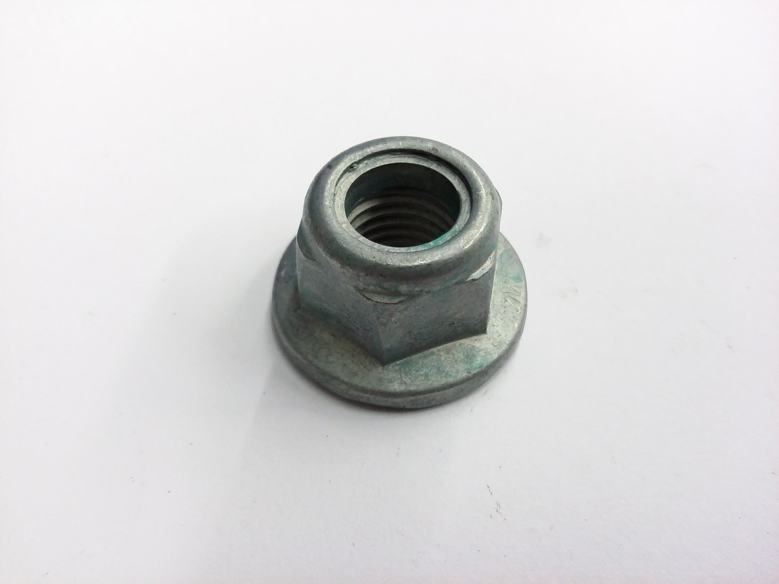 шестигранная гайка с буртиком
 VAG N10106402