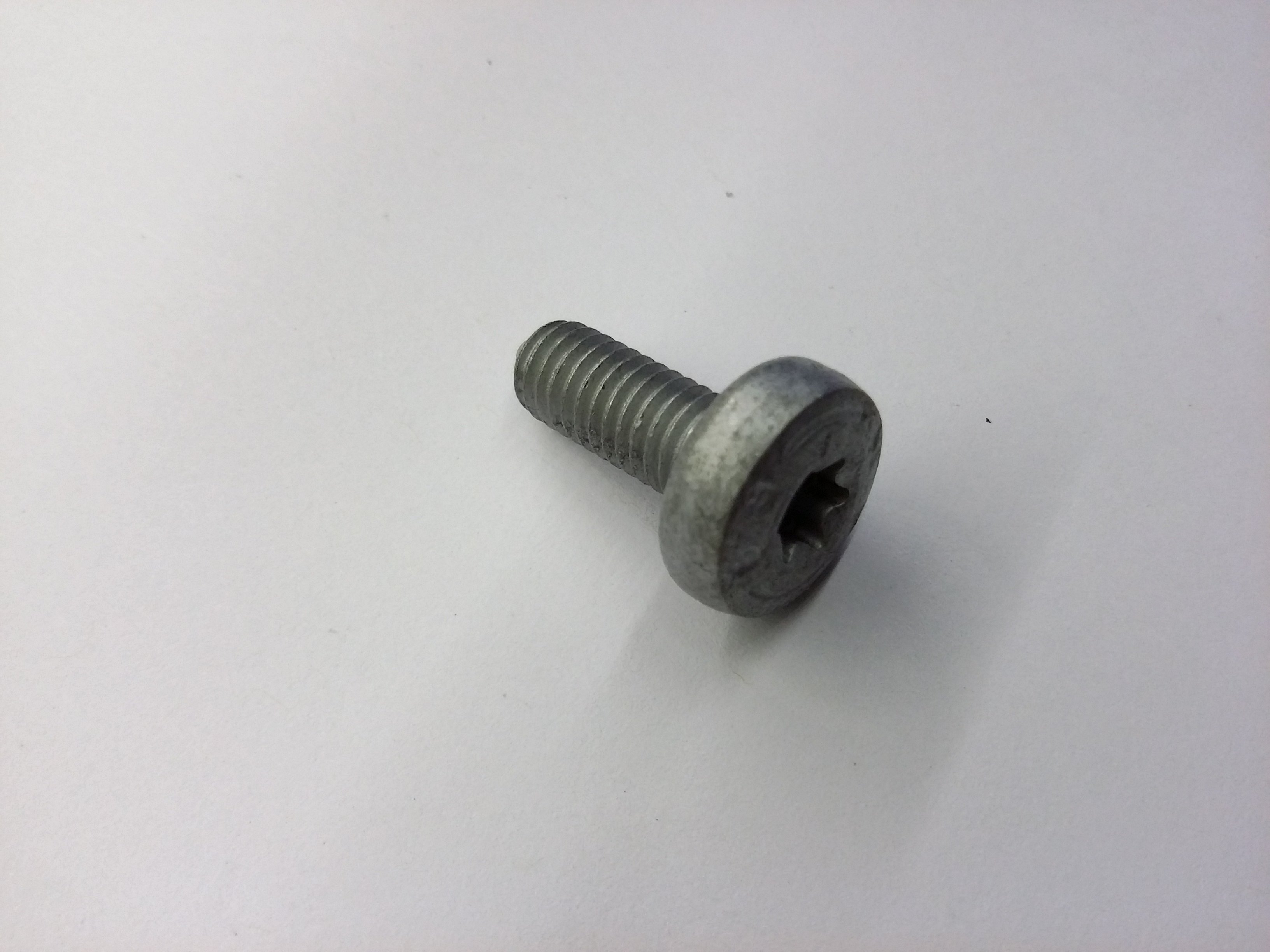 Винт со скр.цил.гол.,внут.torx
 VAG N91096701