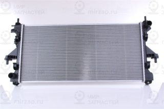 Радиатор охлаждения двигателя NISSENS 63565