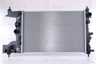 Радиатор охлаждения двигателя NISSENS 61677