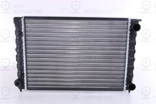 Радиатор охлаждения двигателя NISSENS 651811