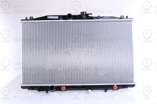 Радиатор охлаждения двигателя NISSENS 68112